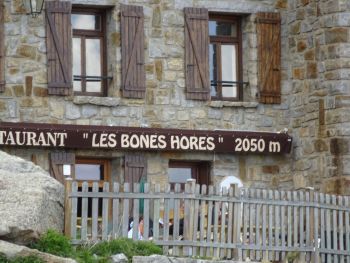 vorbei an einem urigen Gasthof 'Les Bones Hores'